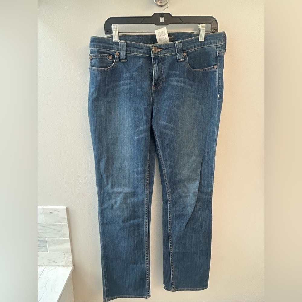 Women's Banana republic size 10
Straight legged jeans